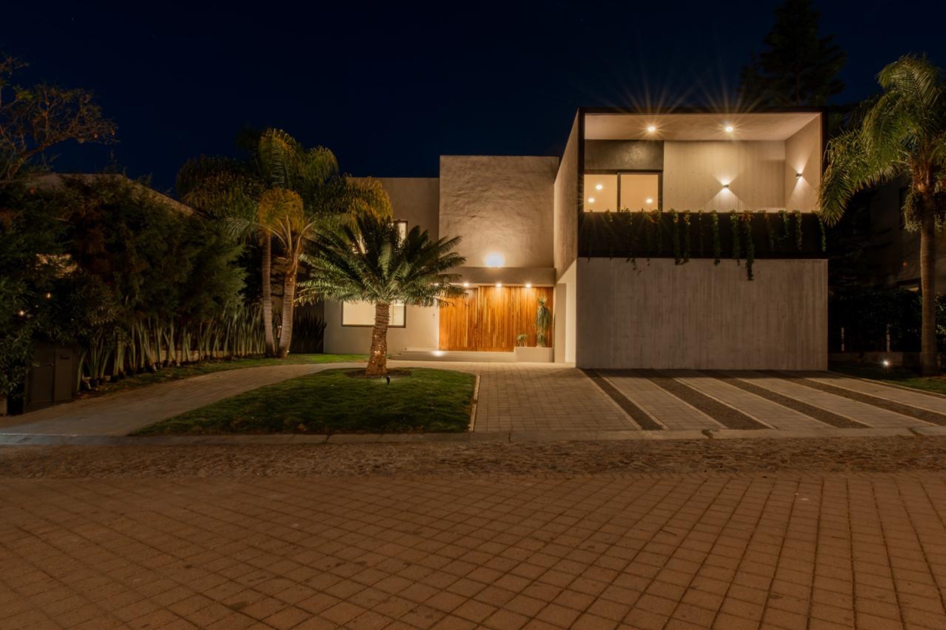 Fachada noche